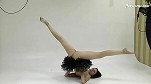 Video HD dari peregangan akrobatik Galina Markovas