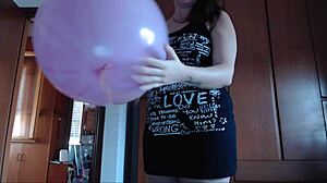 Utforska världen av ballonger med denna samling av 69 videor