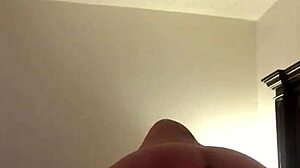 Ex-Freundin teilt Solo-Masturbationsvideo