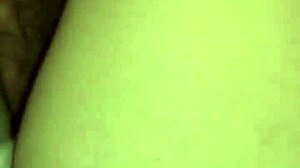 Szőrös feleség szemtelenkedik egy forró videóban